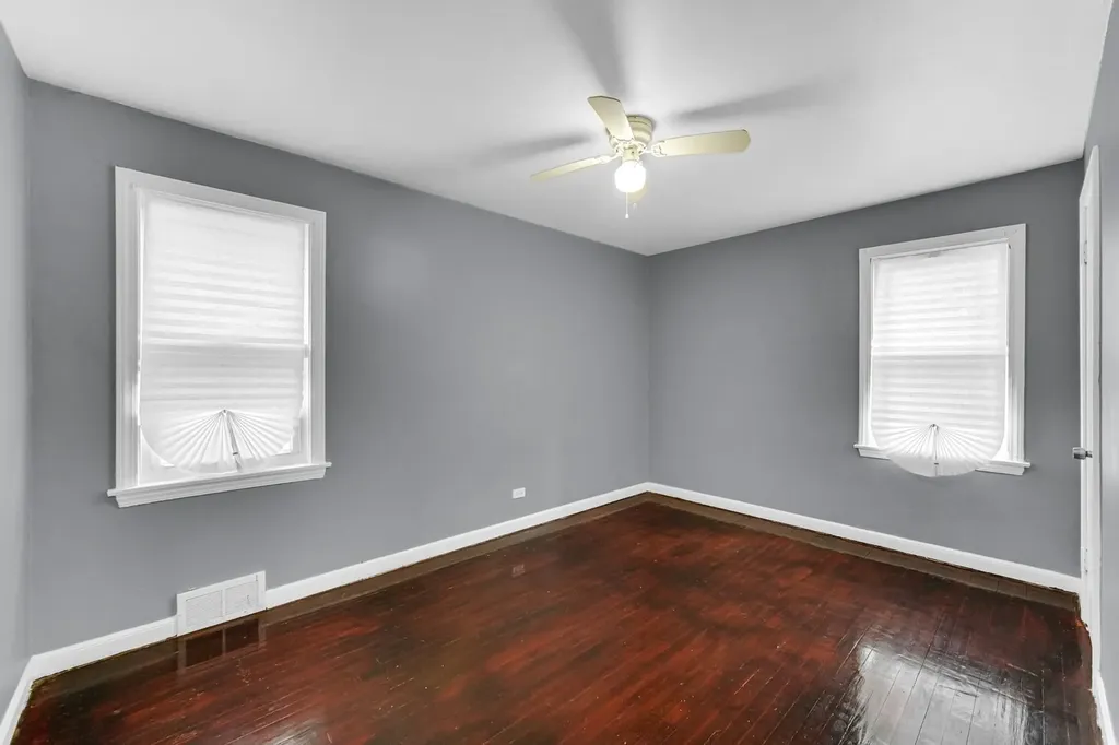 9111 South Kingston Avenue Chicago IL 60617