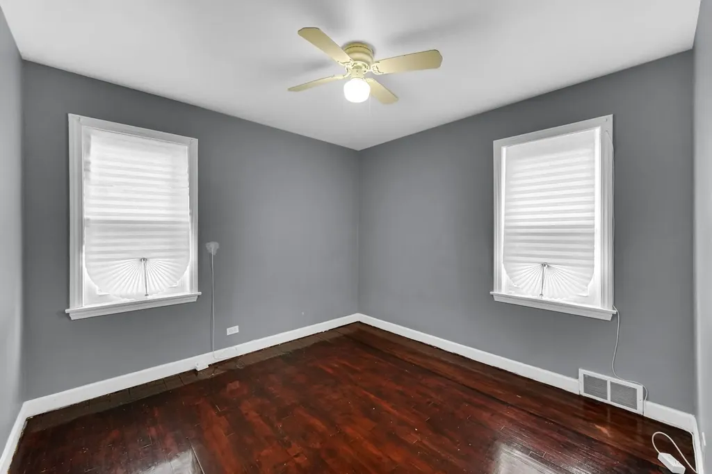 9111 South Kingston Avenue Chicago IL 60617