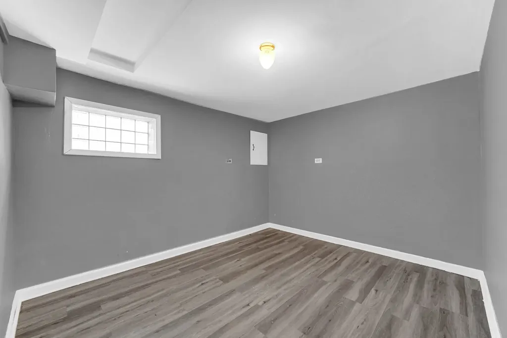 9111 South Kingston Avenue Chicago IL 60617