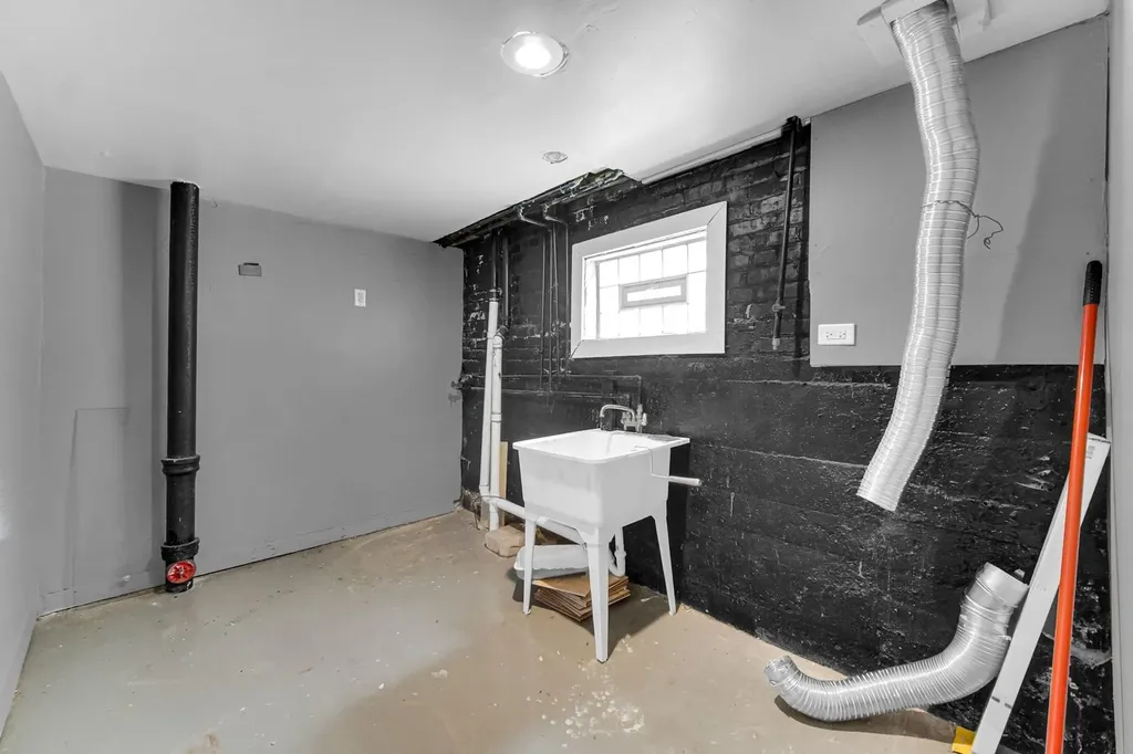 9111 South Kingston Avenue Chicago IL 60617