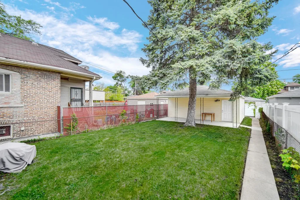 9111 South Kingston Avenue Chicago IL 60617