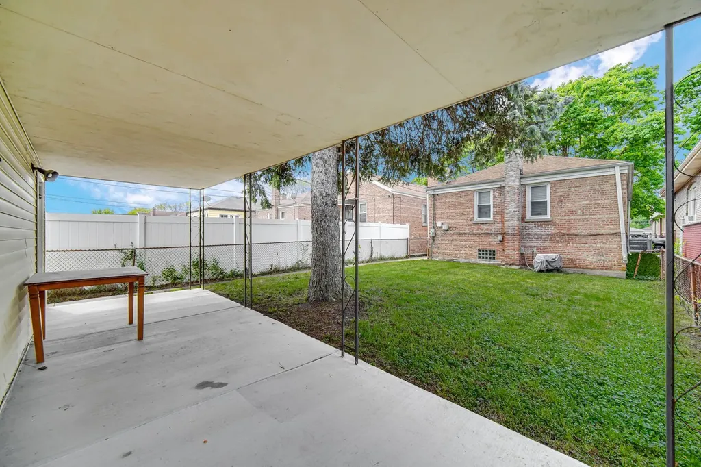 9111 South Kingston Avenue Chicago IL 60617
