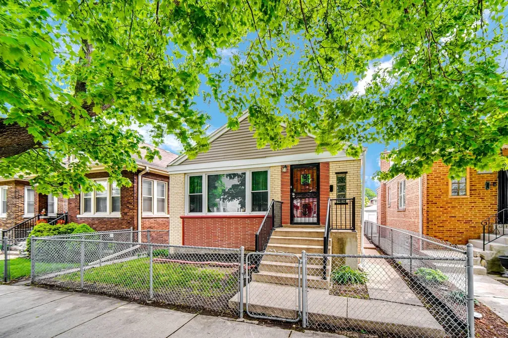 9111 South Kingston Avenue Chicago IL 60617