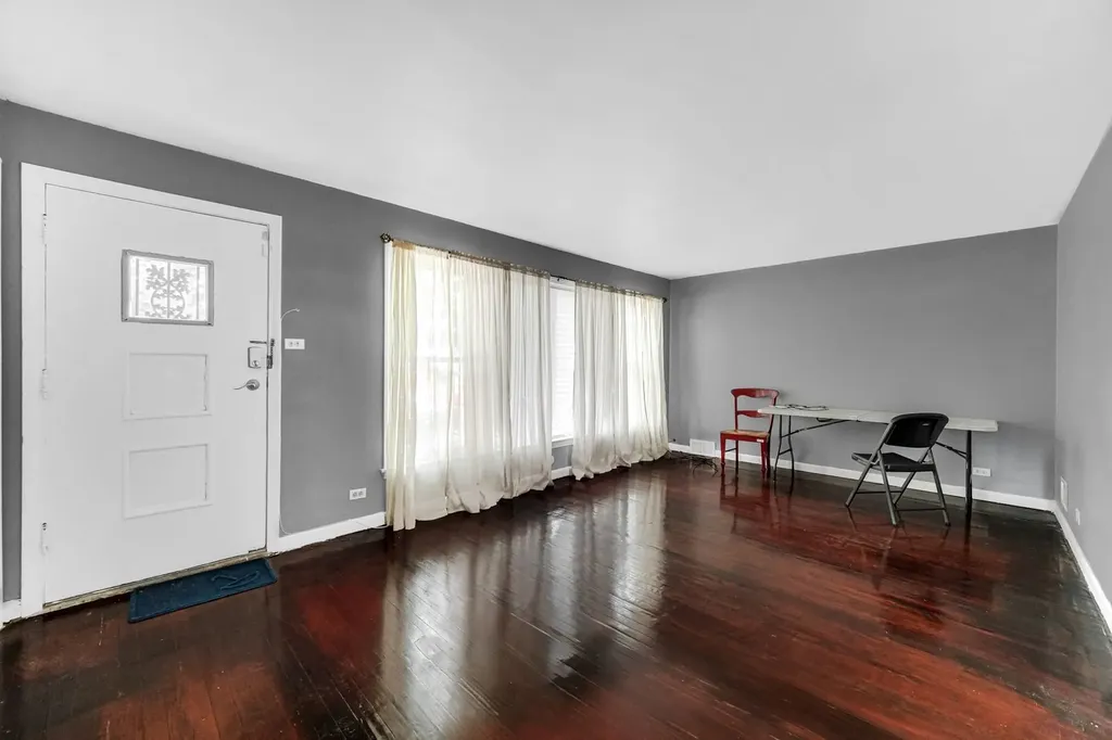9111 South Kingston Avenue Chicago IL 60617
