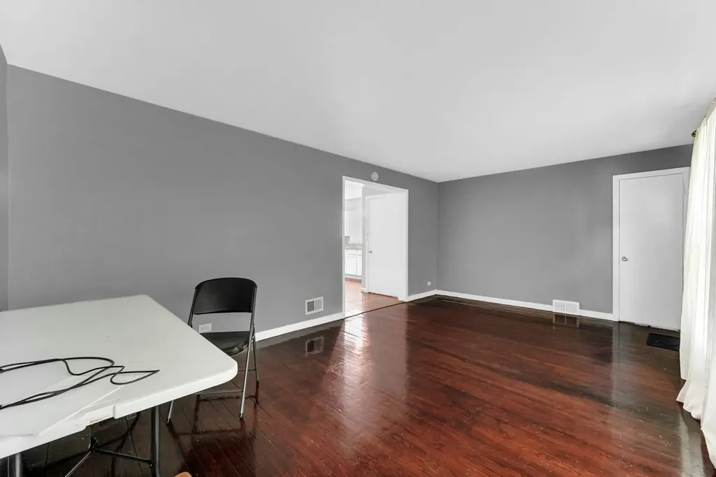 9111 South Kingston Avenue Chicago IL 60617
