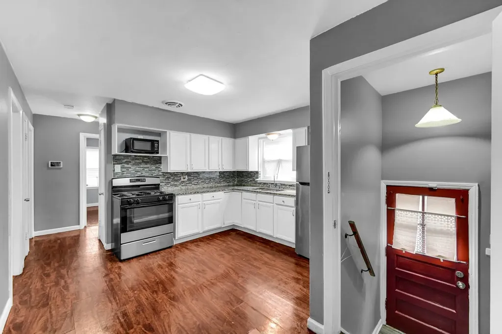 9111 South Kingston Avenue Chicago IL 60617