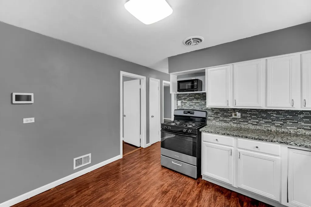 9111 South Kingston Avenue Chicago IL 60617
