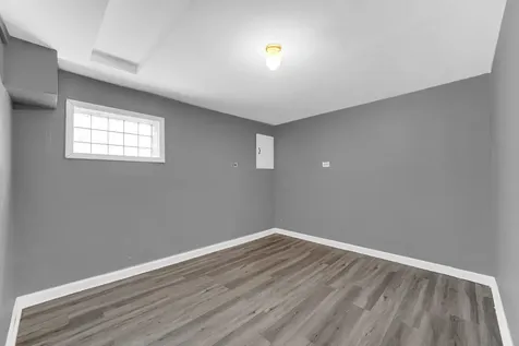 9111 South Kingston Avenue Chicago IL 60617