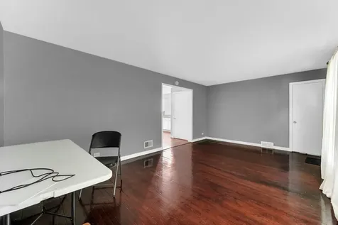 9111 South Kingston Avenue Chicago IL 60617
