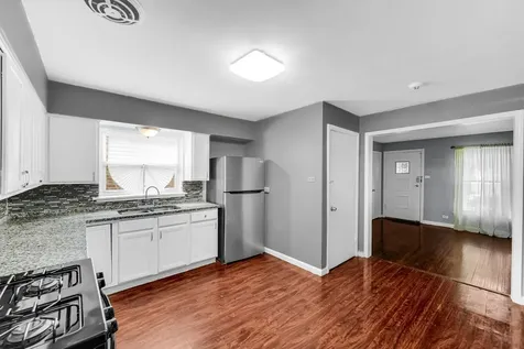 9111 South Kingston Avenue Chicago IL 60617