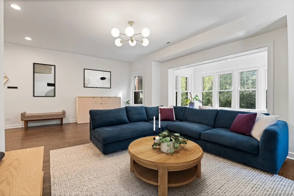 922 West Carmen Avenue Chicago IL 60640