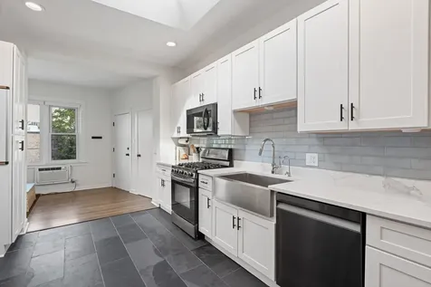 922 West Carmen Avenue Chicago IL 60640
