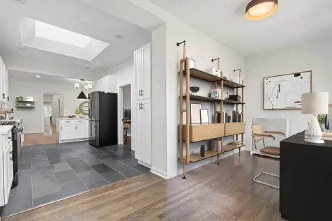 922 West Carmen Avenue Chicago IL 60640