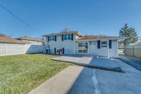19116 Sherman Street Lansing IL 60438