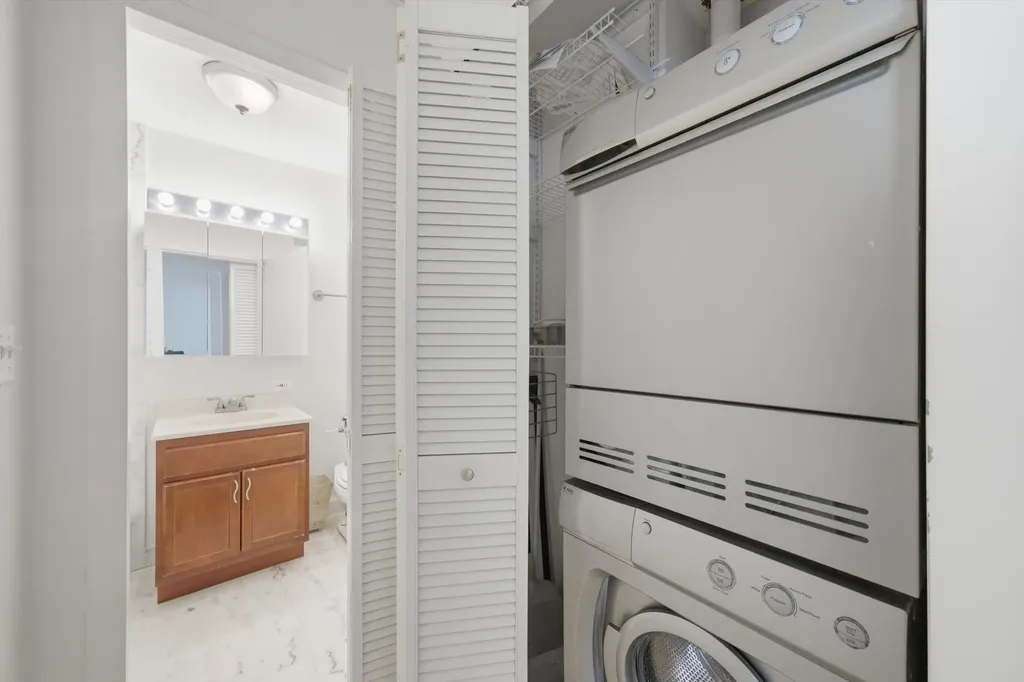 222 East Pearson Street Chicago IL 60611
