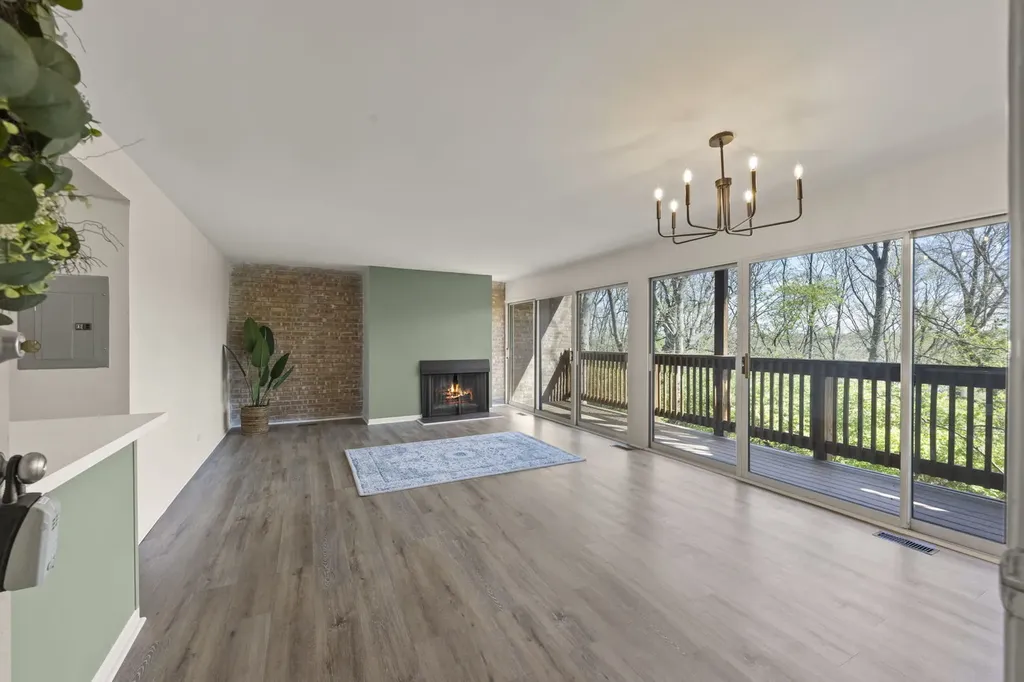 5821 Oakwood Drive Lisle IL 60532