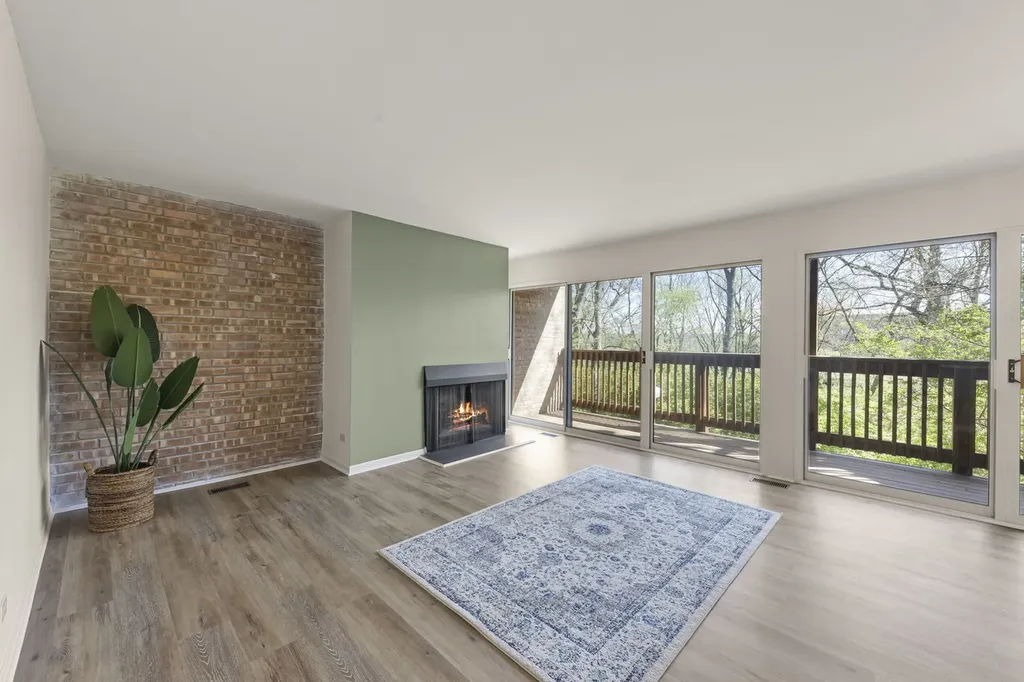 5821 Oakwood Drive Lisle IL 60532