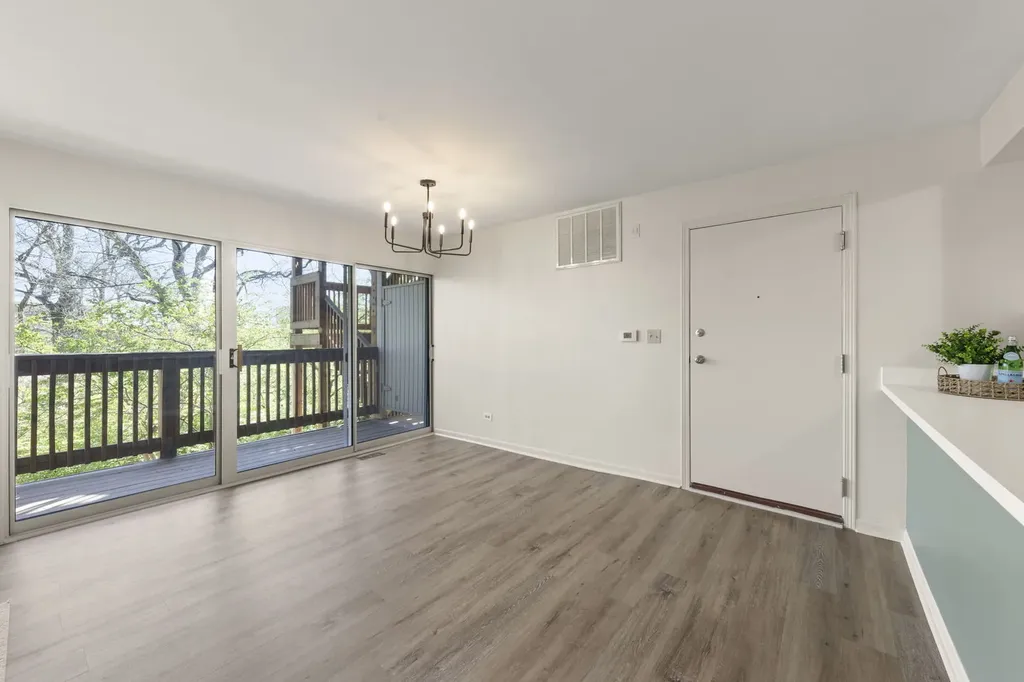 5821 Oakwood Drive Lisle IL 60532