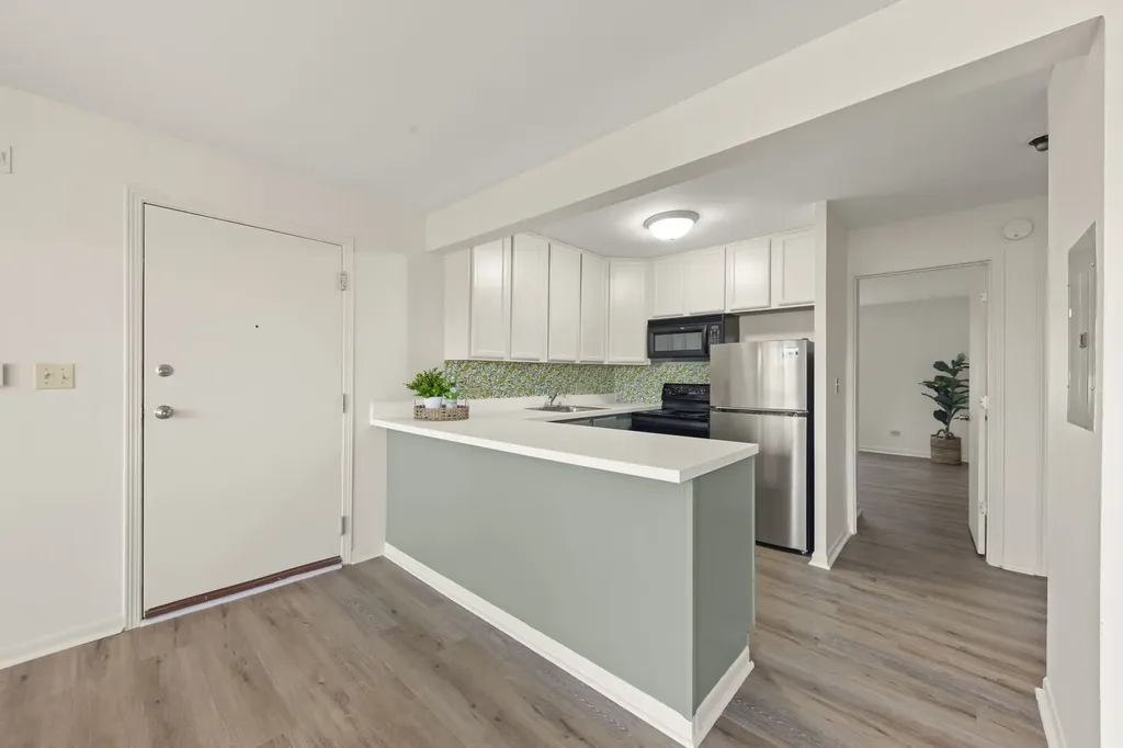 5821 Oakwood Drive Lisle IL 60532
