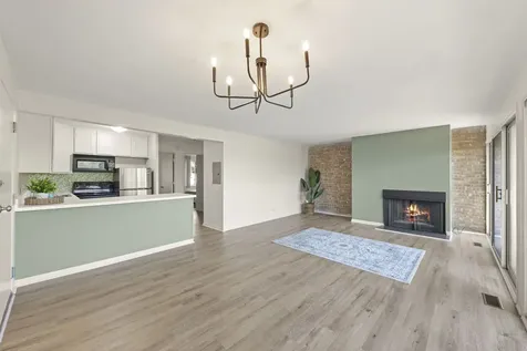 5821 Oakwood Drive Lisle IL 60532
