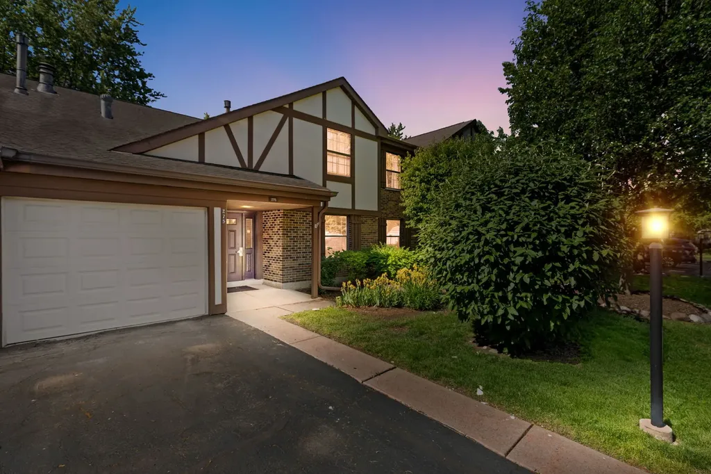275 Wilmette Court Schaumburg IL 60193