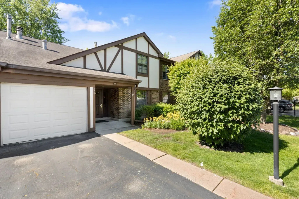 275 Wilmette Court Schaumburg IL 60193