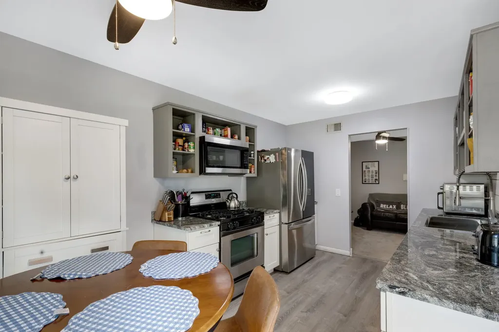 275 Wilmette Court Schaumburg IL 60193