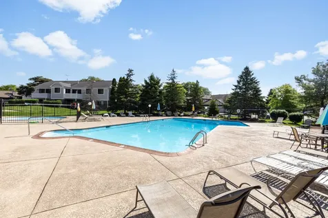 275 Wilmette Court Schaumburg IL 60193
