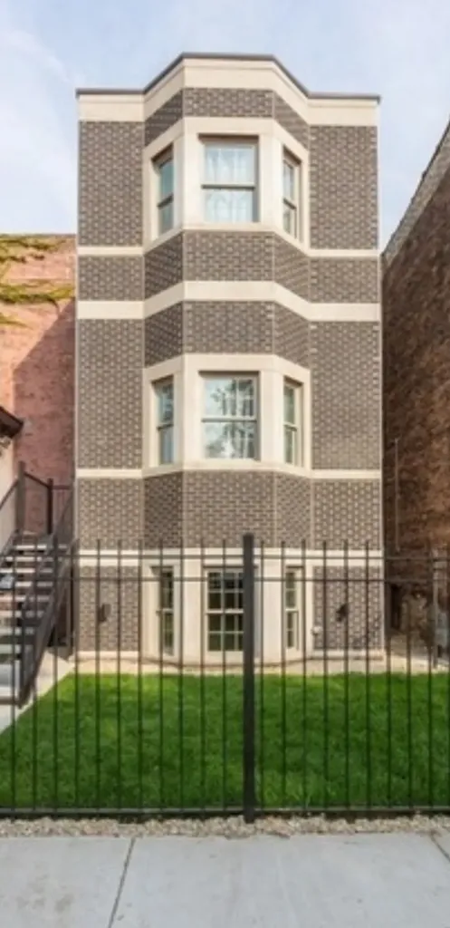 530 East 44th Place Chicago IL 60653