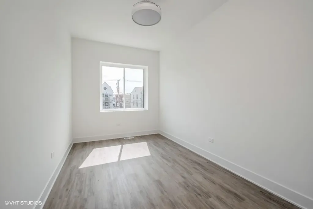 530 East 44th Place Chicago IL 60653