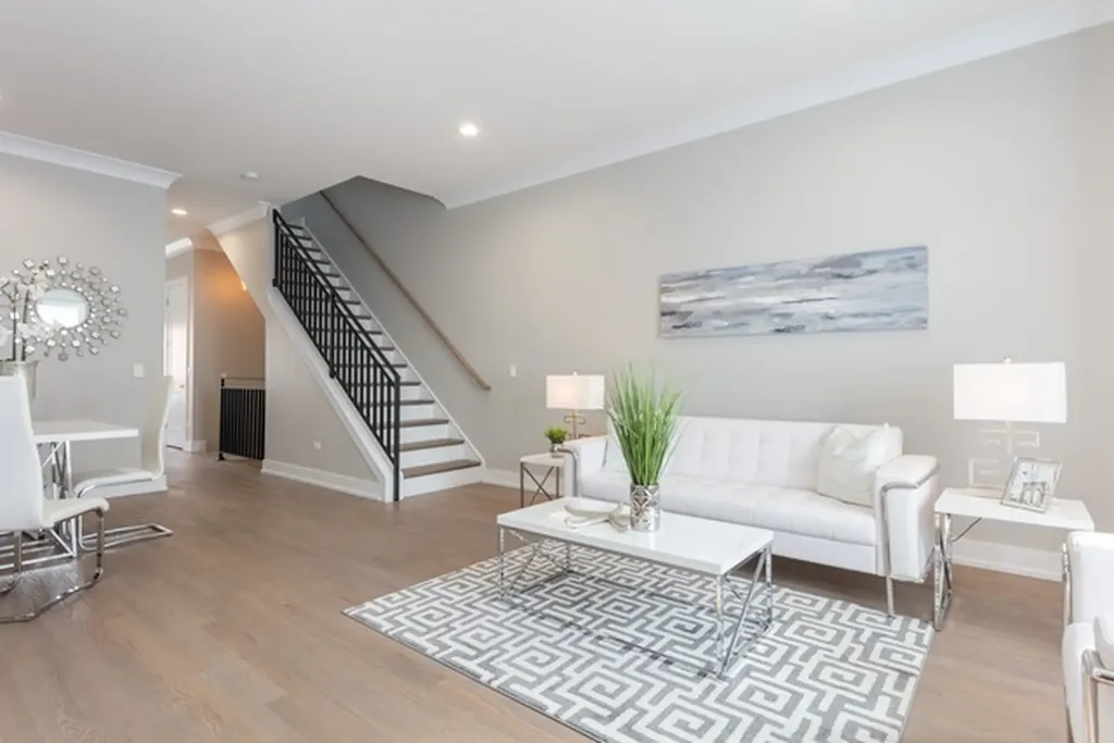 530 East 44th Place Chicago IL 60653