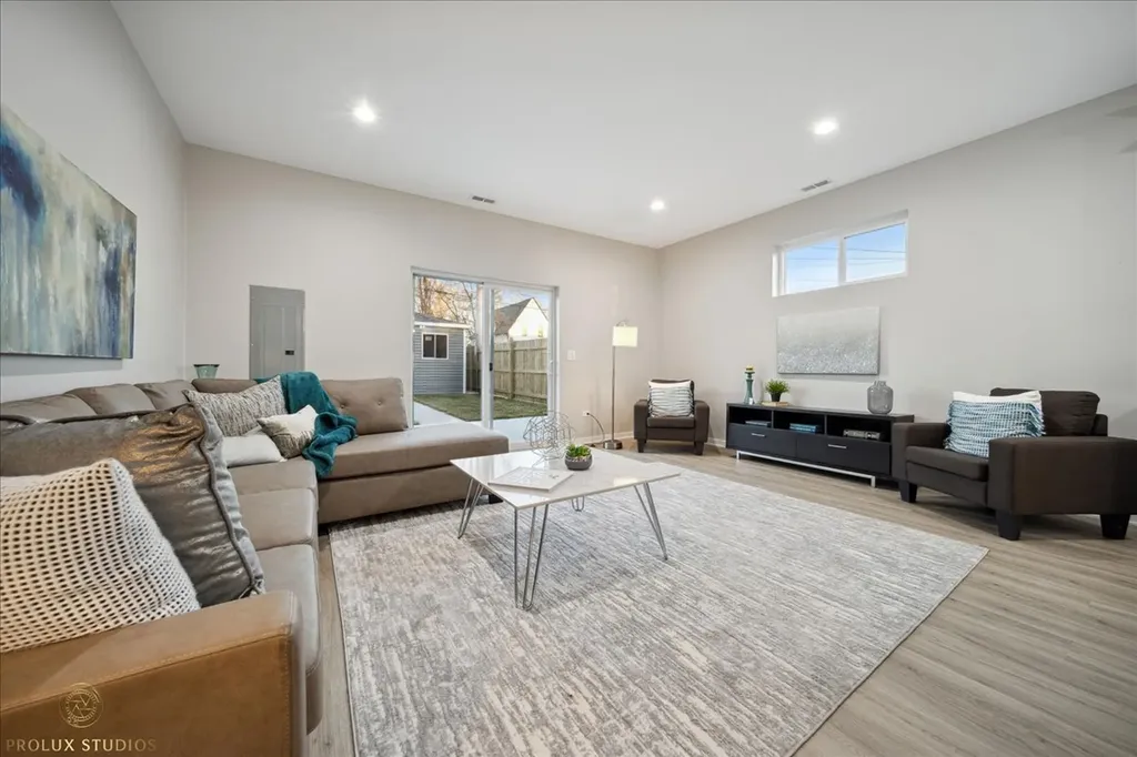 530 East 44th Place Chicago IL 60653