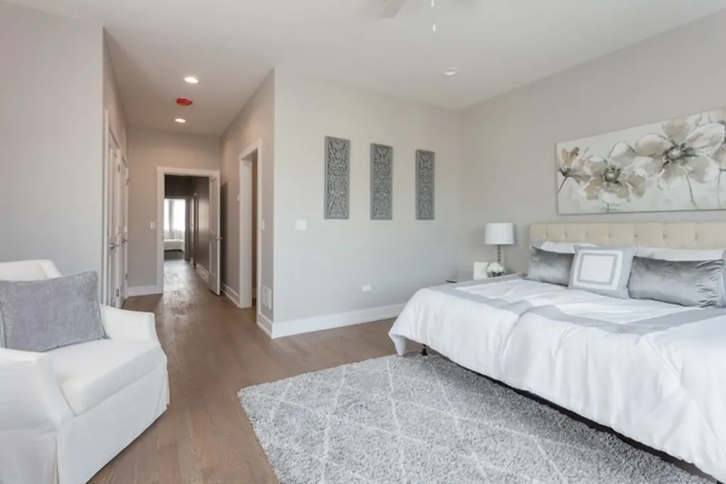 530 East 44th Place Chicago IL 60653