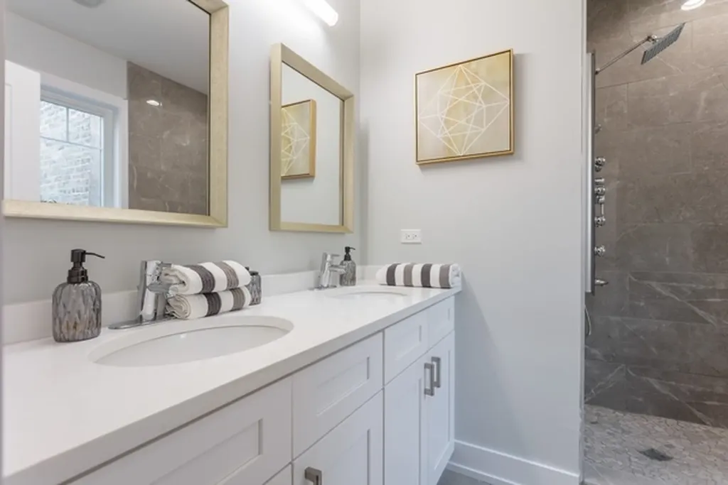 530 East 44th Place Chicago IL 60653