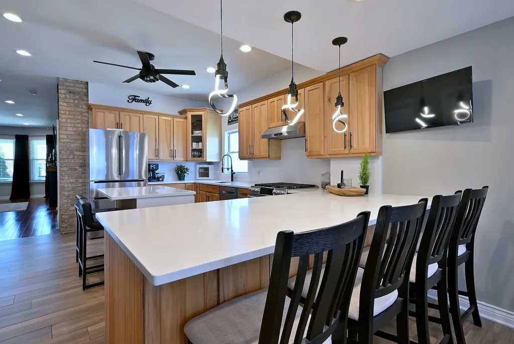 5831 West Leland Avenue Chicago IL 60630