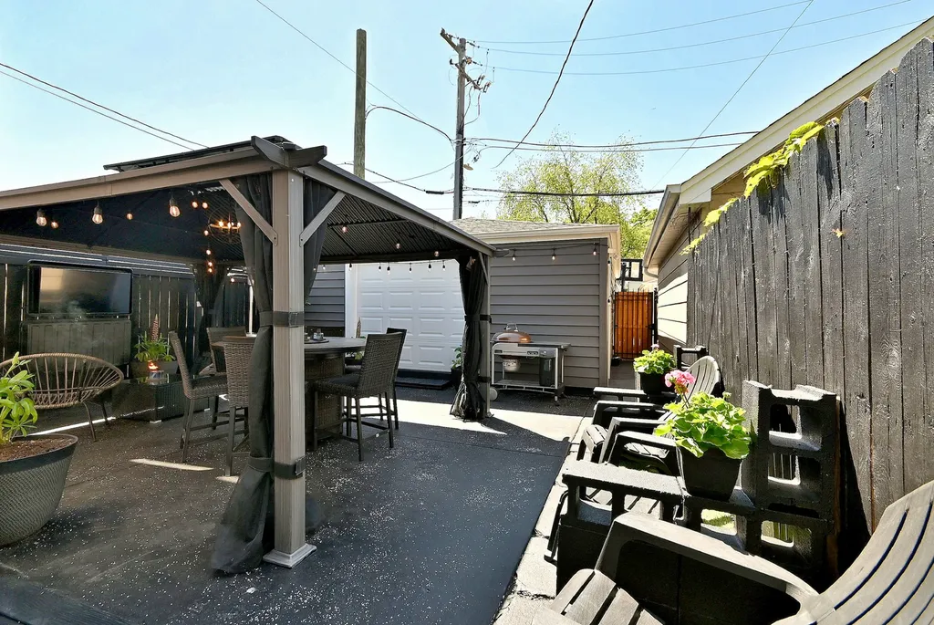 5831 West Leland Avenue Chicago IL 60630