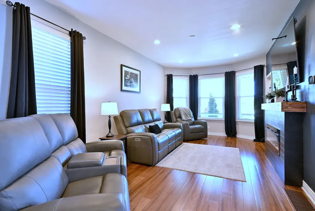 5831 West Leland Avenue Chicago IL 60630