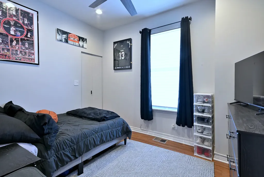 5831 West Leland Avenue Chicago IL 60630