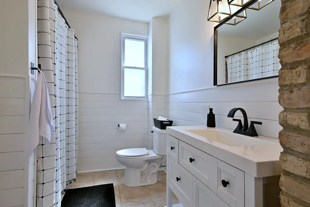 5831 West Leland Avenue Chicago IL 60630