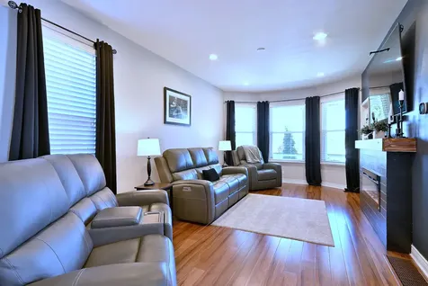 5831 West Leland Avenue Chicago IL 60630