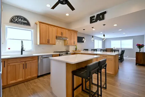 5831 West Leland Avenue Chicago IL 60630