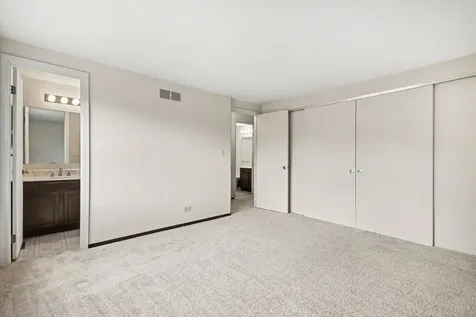 1987 Oxford Lane Hoffman Estates IL 60169