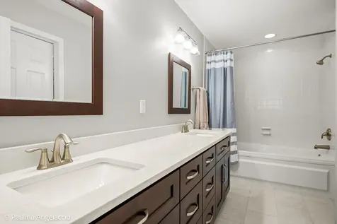 863 North Auburn Woods Drive Palatine IL 60067