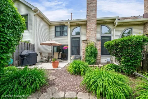863 North Auburn Woods Drive Palatine IL 60067