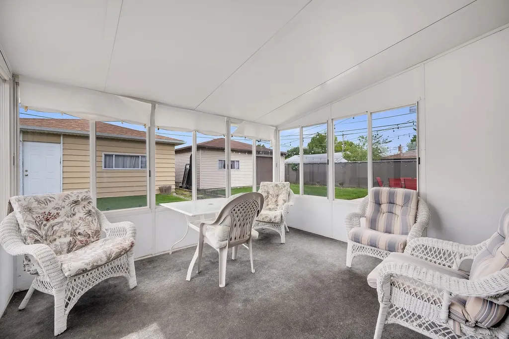 5918 South Mason Avenue Chicago IL 60638
