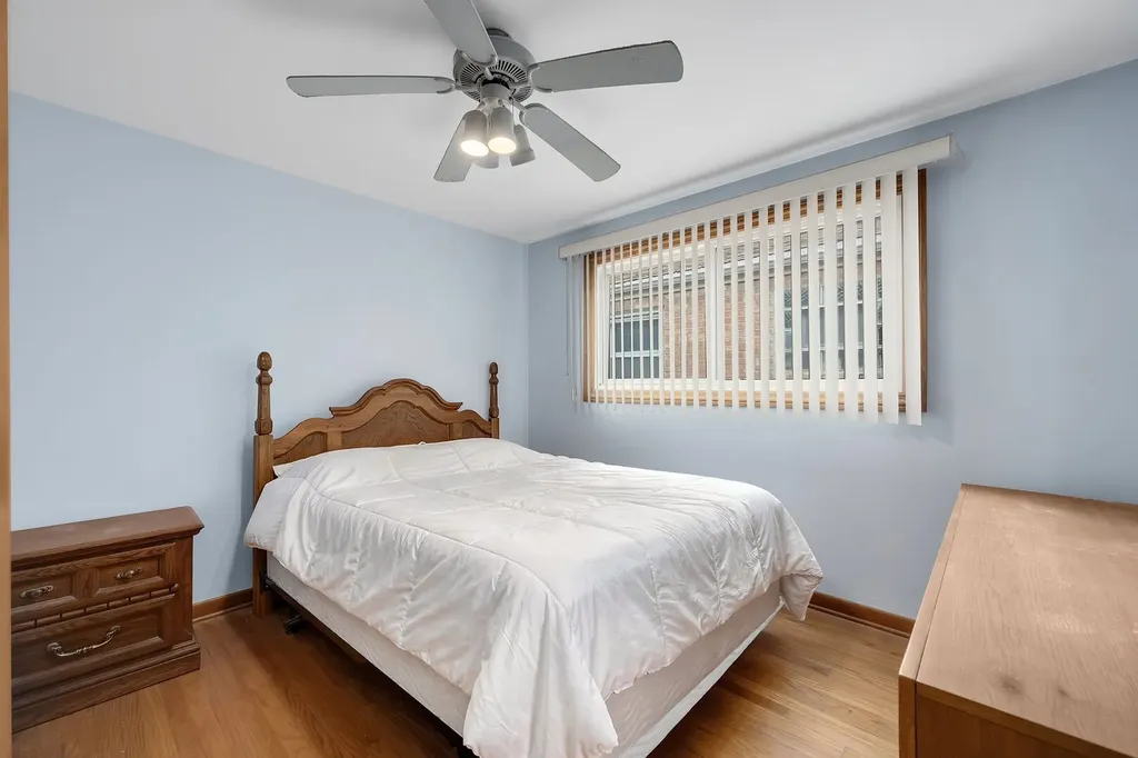 5918 South Mason Avenue Chicago IL 60638
