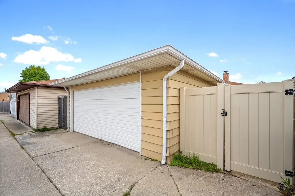 5918 South Mason Avenue Chicago IL 60638