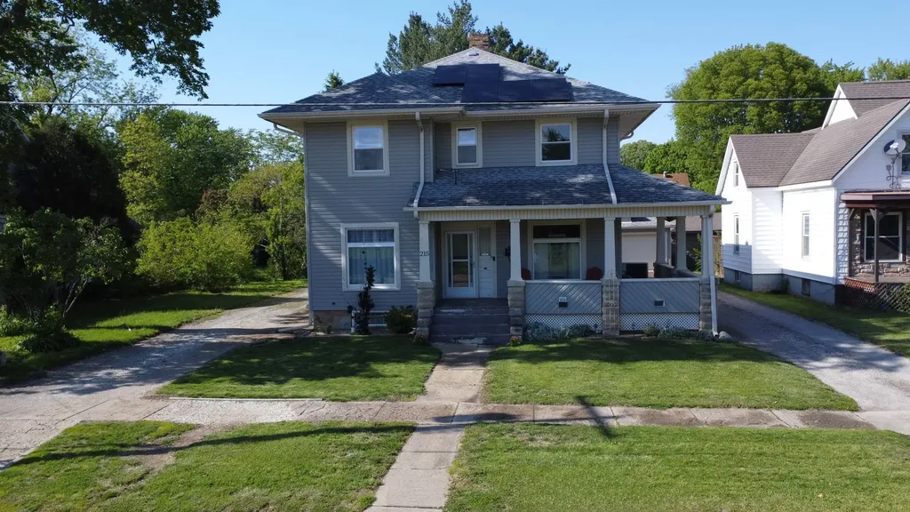 215 West Jones Street Milford IL 60953