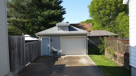 215 West Jones Street Milford IL 60953