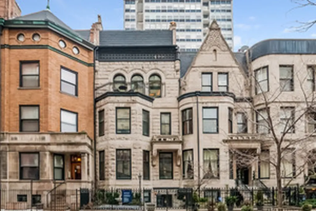 33 East Division Street Chicago IL 60610